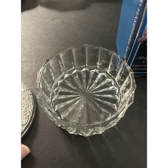 Vintage-New In Box-Round Crystal Trinket Box With Silver Embossed Lid-RARE FIND - Picture 5 of 6